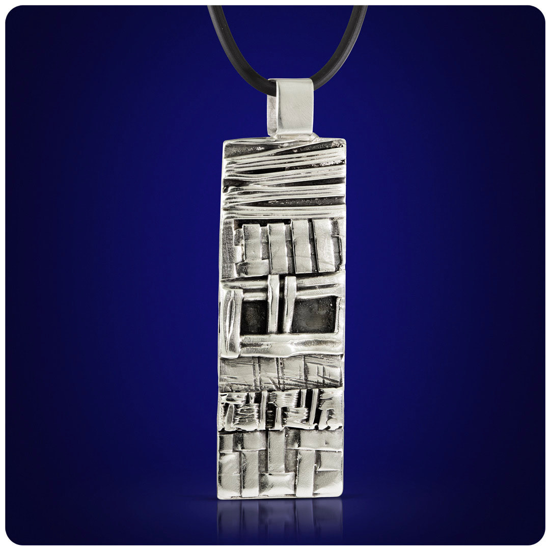 NEW YORK MINUTE PENDANT